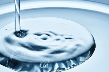 A drop of cosmetic gel or gel-textured shampoo.