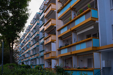 Obraz premium apartment building in a small town in Germany. Neat cozy balconies, front entrance, flowers near the entrance to the house