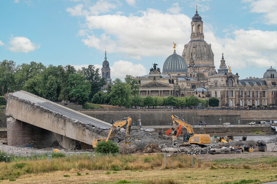 Abri&szlig; der eingest&uuml;rzten Karola Br&uuml;cke &uuml;ber die Elbe in Dresden, stand 15.07.2025