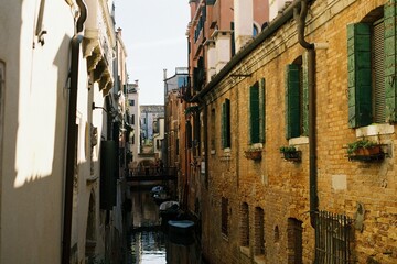 Naklejka premium Narrow canal in Venice