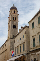 Fototapeta premium Croatian flag hoisted on facade of an old building in Dubrovnik