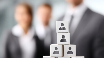 Concepto de estructura organizacional con equipo empresarial al fondo