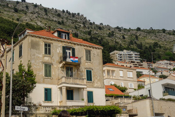 Obraz premium Dubrovnik, Croatia: panoramic of houses, cityscape and mountains