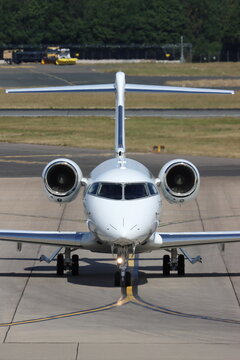 M-ABSU, Bombardier Challenger 300, operated by Ryanair to transport crew and staff, arriving at London Stansted Airport, Essex, UK on 18th July 2025