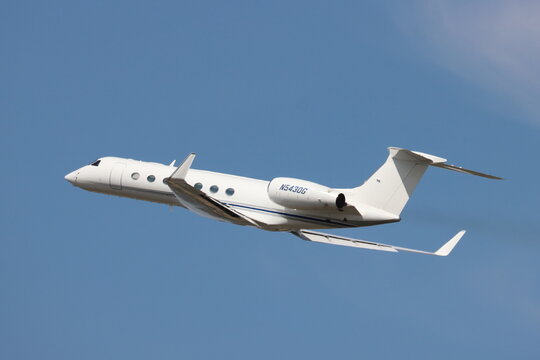 N5430G, Gulfstream G550, privately owned, departing London Stansted Airport, Essex, UK on 18th July 2025  