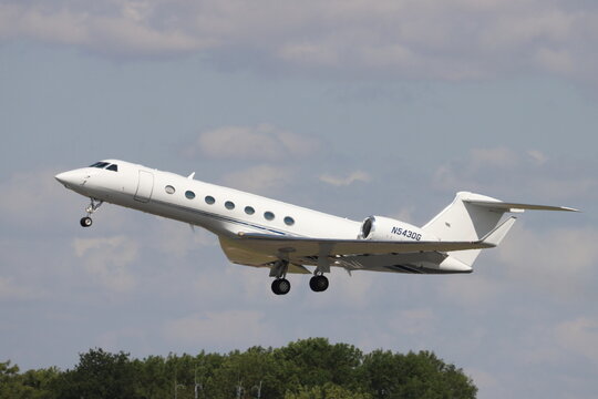 N5430G, Gulfstream G550, privately owned, departing London Stansted Airport, Essex, UK on 18th July 2025  