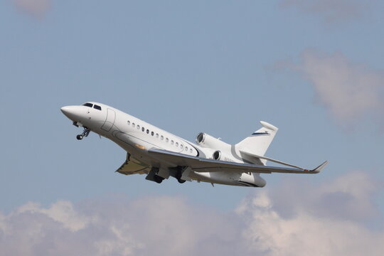 N988NW, Falcon 7X, owned by Elevate Jet, departing London Stansted Airport, Essex, UK on 18th July 2025
