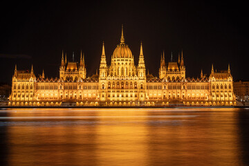 Fototapeta premium night view of the Budapest Parliament 