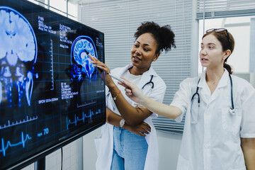 medical students studying brain disease diagnosis through learning from X-ray film