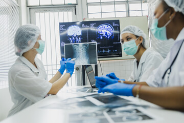 medical students studying brain disease diagnosis through learning from X-ray film.