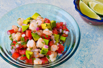 エビのセビーチェ（海老のセビーチェ）（セビチェ, セビッチェ）メキシコ料理 コピースペースあり  Mexican shrimp ceviche（Mexican shrimp cebiche, Ceviche de camarón, Cebiche de camarón), copy space available