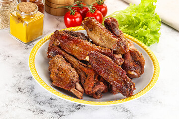 Roasted duck wings with sauce