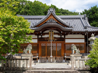 Fototapeta premium 参道正面から見る八阪神社の社