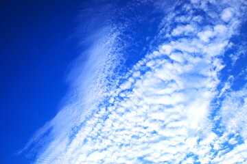 青い空に白い雲が美しい空模様