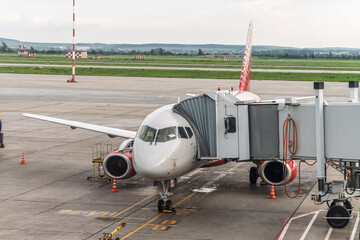 .The gate sleeve is docked to the aircraft.