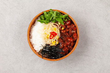   Octopus is a member of the octopus family. Its body is about 70cm long, round and gray, but its color changes depending on the surrounding light.