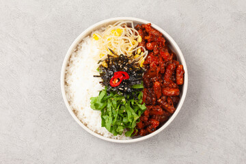   Octopus is a member of the octopus family. Its body is about 70cm long, round and gray, but its color changes depending on the surrounding light.