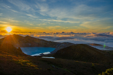 群馬県草津町　朝焼けの草津白根山の湯釜
