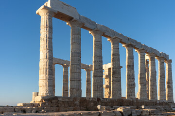 Obraz premium Temple of Poseidon at Cape Sounion, Greece – Ancient Doric Ruins at Sunset
