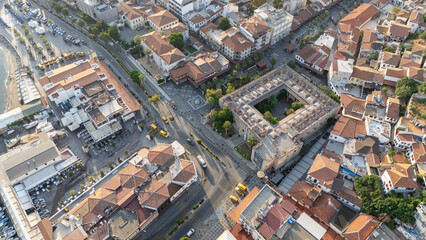 Obraz premium Aerial view of Guvercinada Island (Pigeon Island) with scenic castle at Kusadasi, Turkey. The large resort town is a popular tourist destination in Turkey.