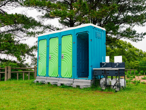 公園の仮設トイレ