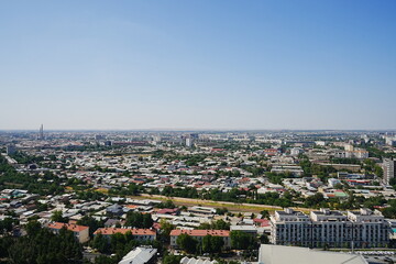 Fototapeta premium Aerial View of Tashkent City from Tashkent Tower Observatory in Uzbekistan - ウズベキスタン タシケントタワーからの眺め 街並み