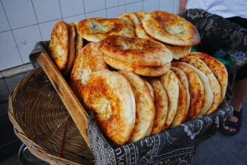 Uzbekistan Food, Bread, Non - ウズベキスタン料理 パン ナン