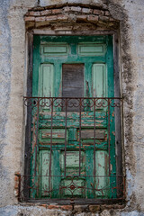 Puerta de una antigua casa en Cuevas del Valle, Ávila, Castilla y León, España