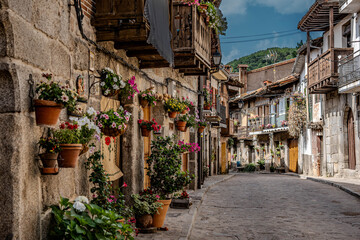 Fototapeta premium Calle de Cuevas del Valle, Ávila, Castilla y León, España