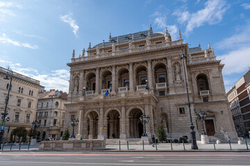Fototapeta premium Hungarian State Opera House or Hungarian Royal Opera House is historic opera house located in central Budapest, on Andrassy avenue