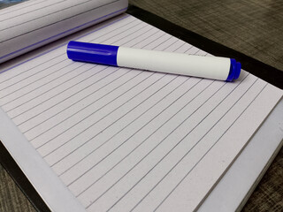 Empty paper of notepad with pencil on it