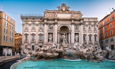 Naklejka premium The famous Di Trevi Fountain in the evening. A beautifully illuminated building with marble sculptures.