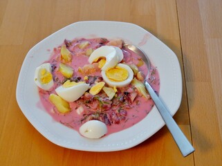 Šaltibarščiai – Kalte Litauische Rote Beete-Suppe