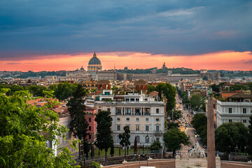 Obraz premium Beautiful panorama of Rome. View from Villa Borghese on old city buildings.
