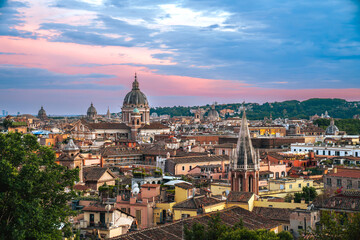 Obraz premium Beautiful panorama of Rome. View from Villa Borghese on old city buildings.