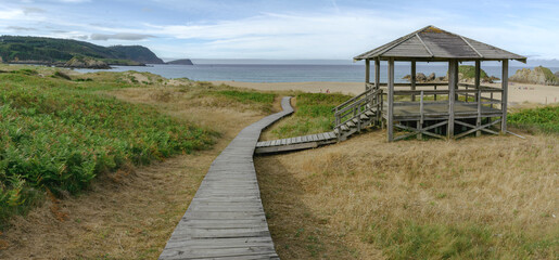Pasarela de acceso a la playa de San Rom&aacute;n, O Vicedo, Lugo, Galicia, Espa&ntilde;a