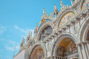 Espectacular fotografía de la Basílica de San Marcos en la ciudad de Venecia, Italia.