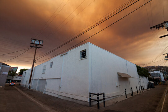 Eerie Wildfire Smoke Clouds Shroud Los Angeles Building Alley View