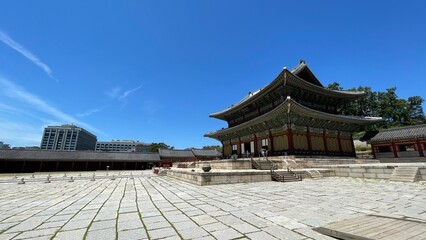 Fototapeta premium 창덕궁 인정전, 서울, 대한민국 - 2025년 7월 12일 촬영 Injeongjeon Hall of Changdeokgung Palace, Seoul, Republic of Korea - pictured 12 July 2025