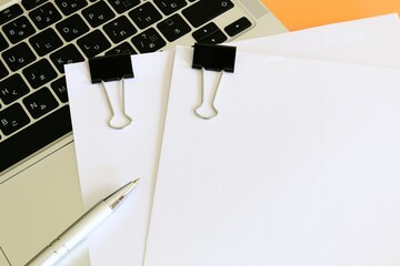 ビジネスイメージ　書類　ペーパーワーク