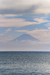三浦半島長者ケ崎の夕景と富士山のシルエット