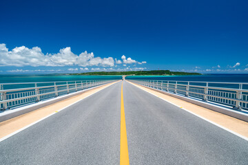 伊良部大橋　沖縄　宮古島 © TADANOBU SEIKE