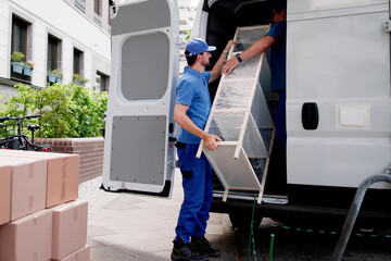 Hardworking Mover Delivers Furniture Across Town
