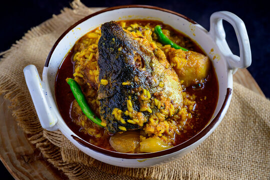 Traditional Bengali-style Muri Ghonto &ndash; fish head curry with rice and spices, authentic Bengali recipe, rui macher matha diye ghonto, homestyle non-veg Indian dish, cultural comfort food
