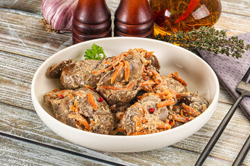 Chicken liver with cream and carrot