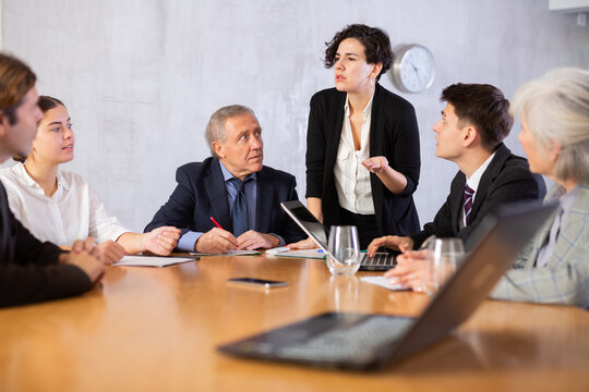 Female director gives instructions to managers in the deliberation room