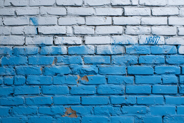 Fototapeta premium A close-up view of a blue and white painted brick wall, showing texture and pattern