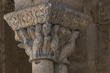 Capiteles románicos (Iglesia de San Martín, Segovia, España)