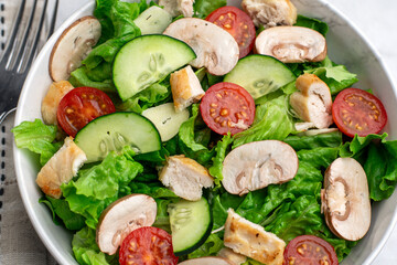 fresh salad top with chicken