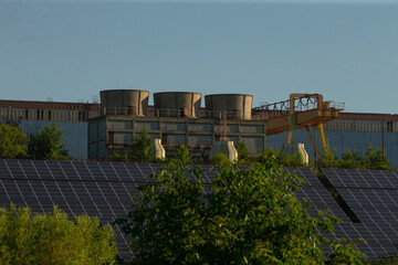 Fototapeta premium A large and impressive building equipped with a significant number of solar panels strategically installed on the roof for energy efficiency